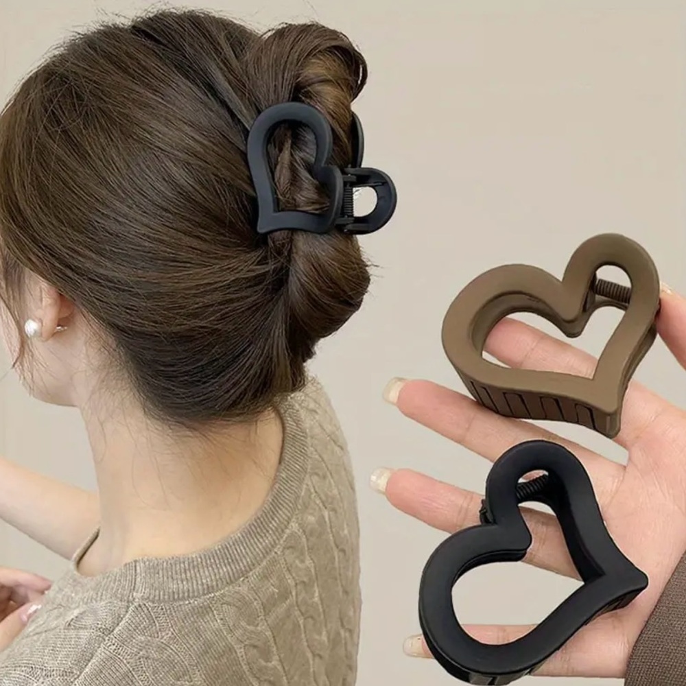 1pc, Cute Matte Hollow Heart Small Hair Claw Clip, Women, Girls, Black